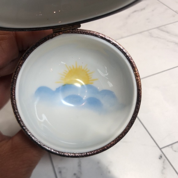 Limoges Box Pient Main France Genuine Authentic Trinket Toast to the World - Picture 9 of 9